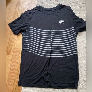 Nike air t shirt size medium